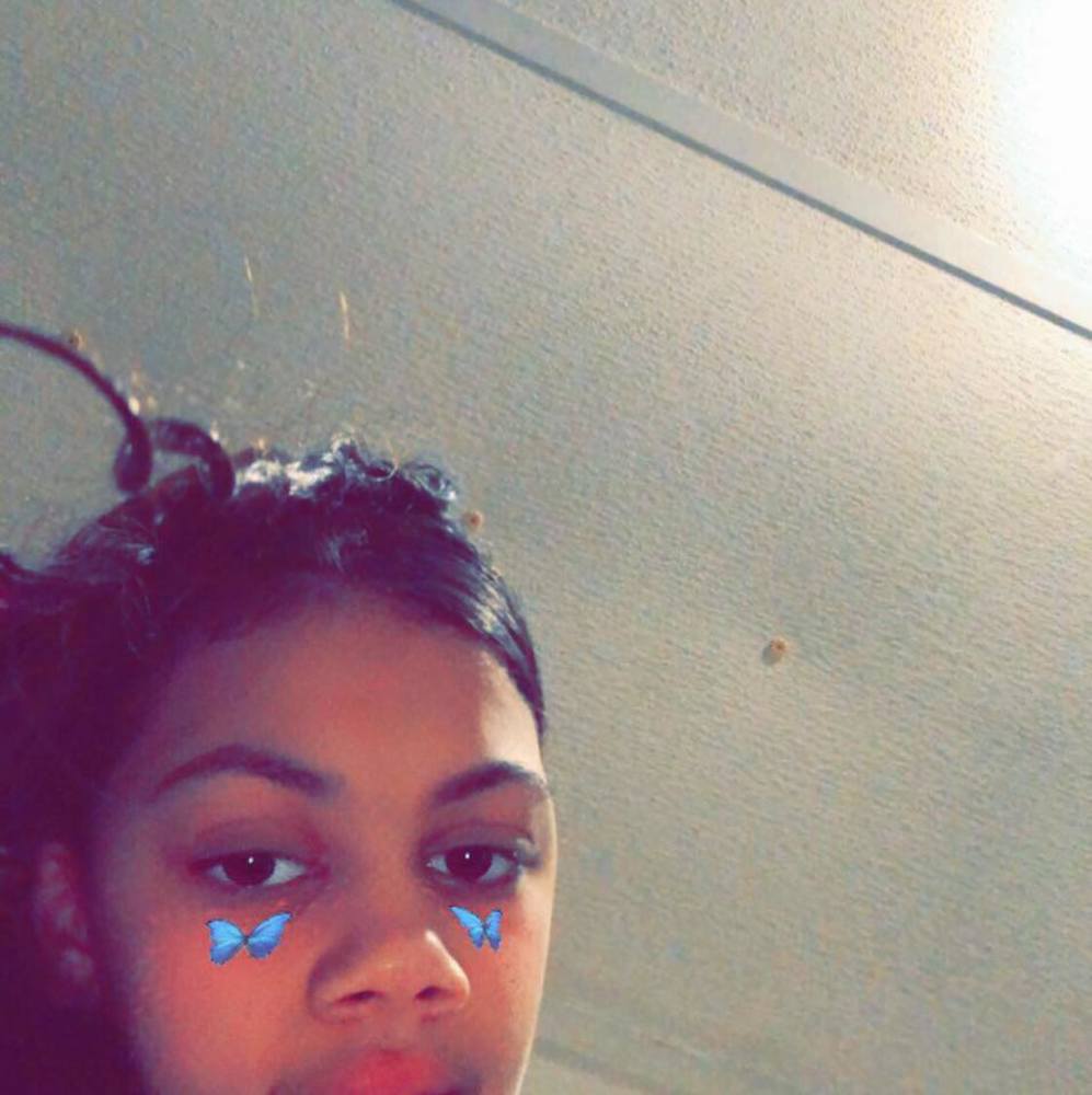 Meet your Posher, Adara